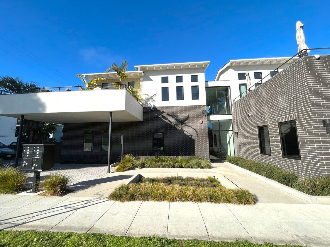 Primary Photo - Luxury Living in the Heart of Downtown Encinitas