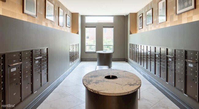Foto del edificio - 1 br, 1 bath Condo - 5500 Broadway St Flat...