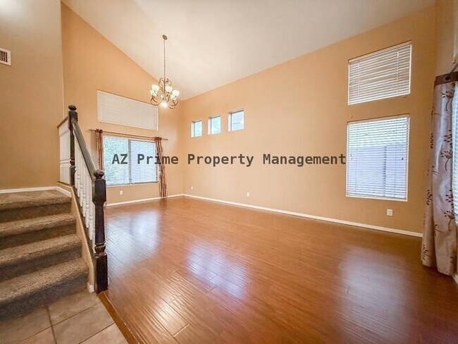 Foto del edificio - 2300 E Augusta Ave