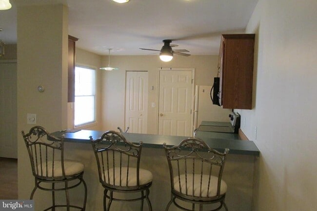 Building Photo - 888 Woodridge Dr
