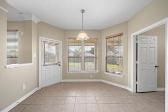 Building Photo - 19335 Lincoln Heights Ln