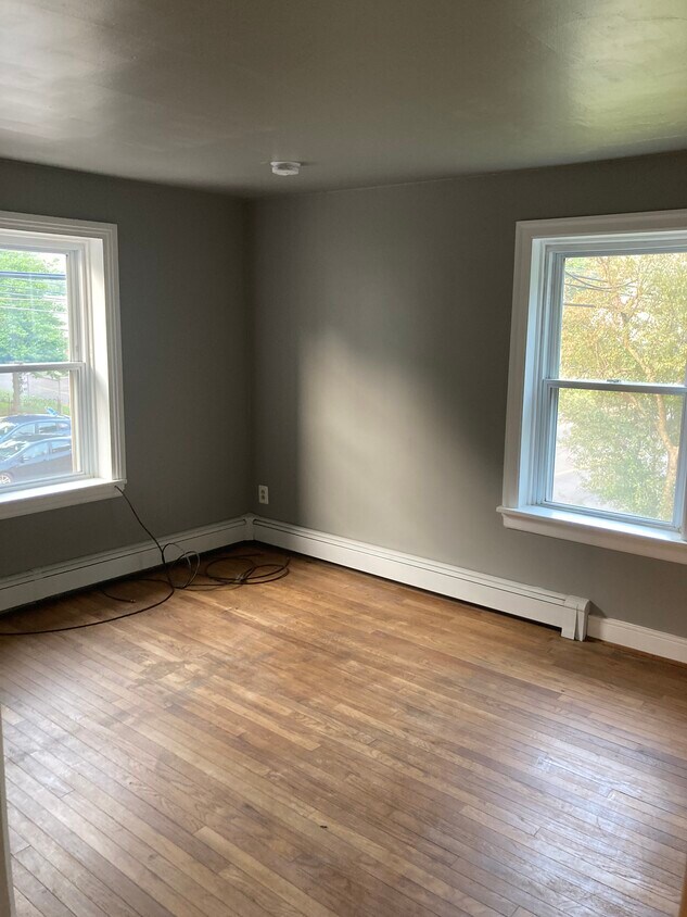Back Bedroom - 2408 E High St