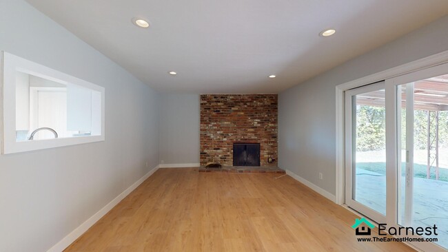 Building Photo - 3 + 2 Updated and Spacious Home in the Hea...