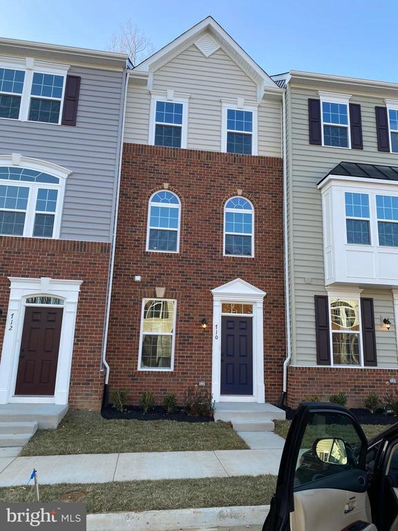 Foto principal - 710 River Crest Way