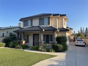 Building Photo - 614 Royal Oaks Dr