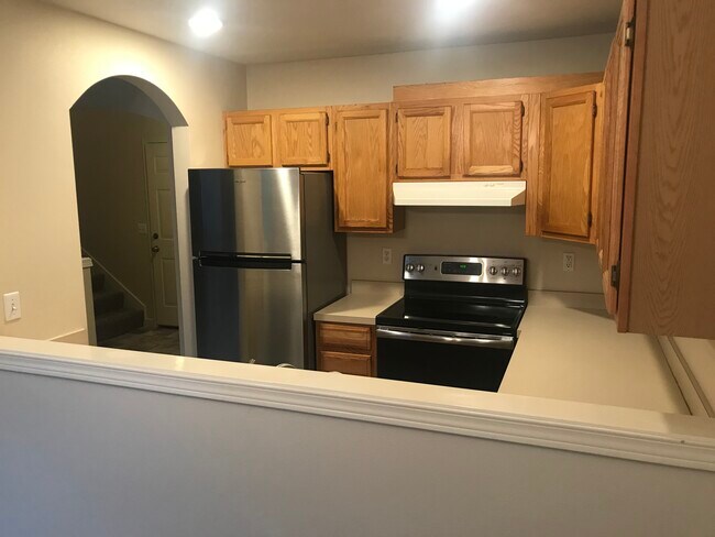 kitchen - 115 E Rosewood Ave