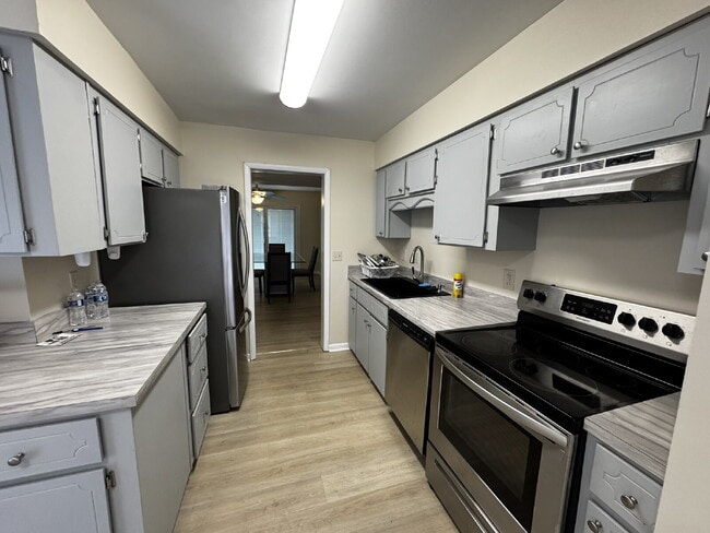 Building Photo - Townhouse for Rent