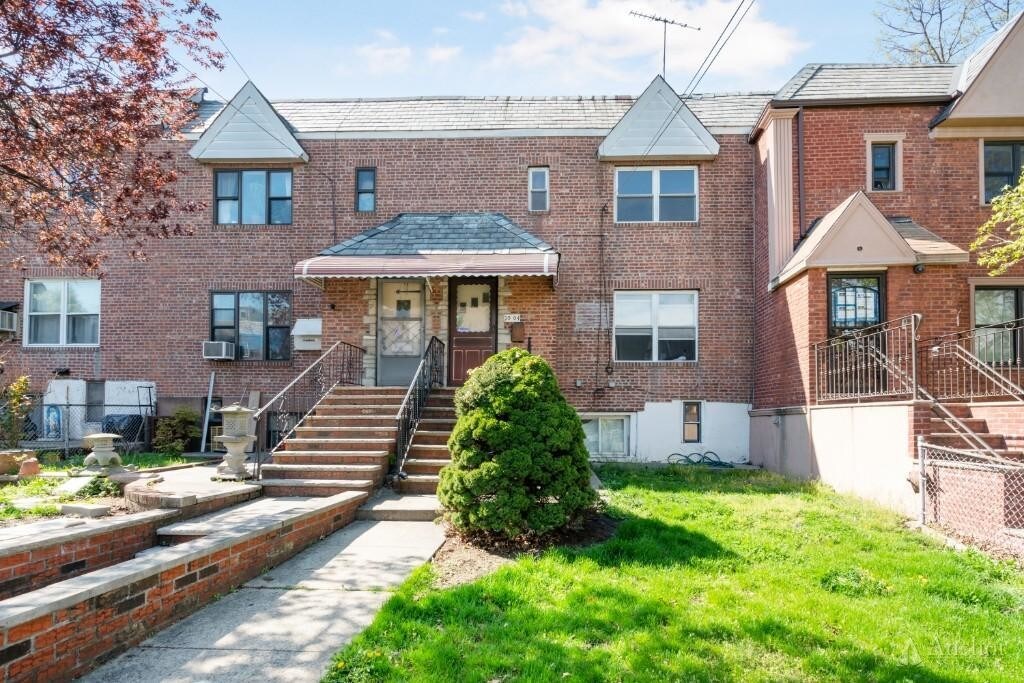 Primary Photo - 3 bedroom in Astoria NY 11105