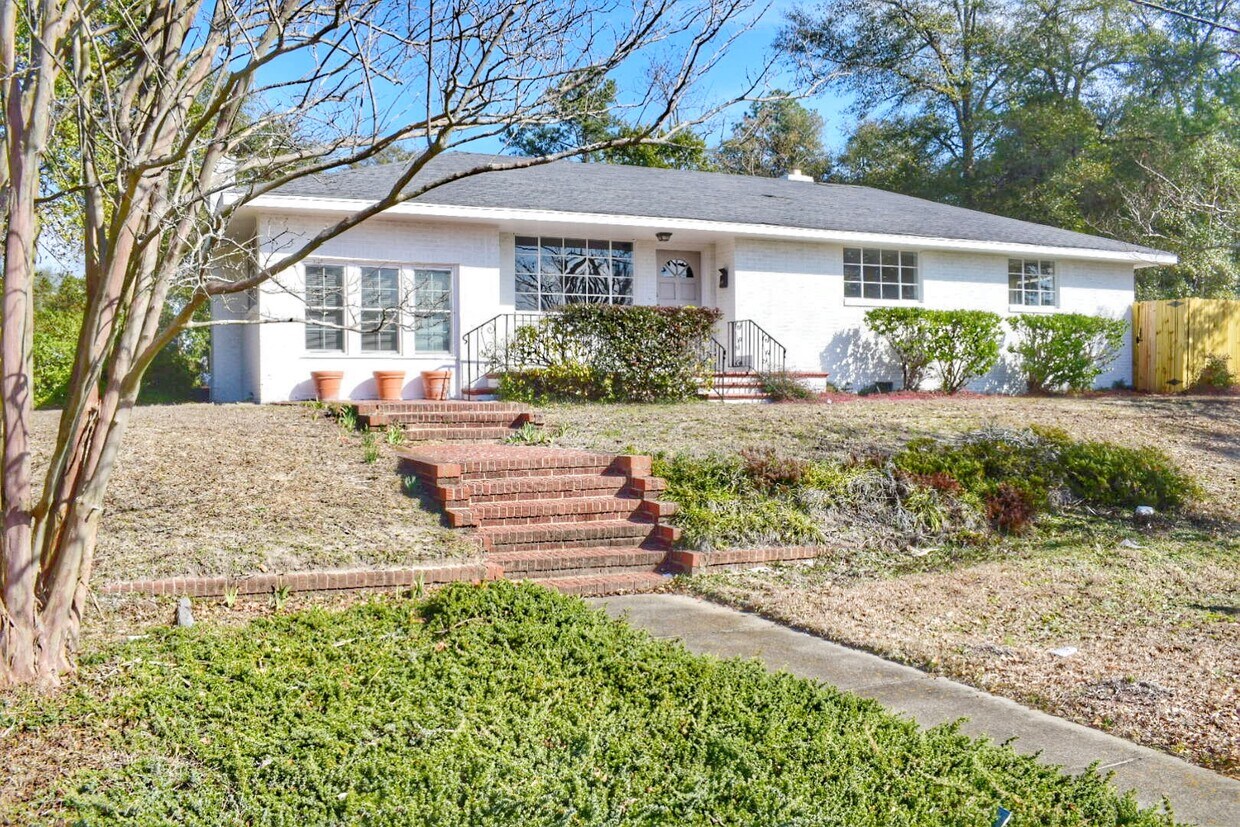 Primary Photo - 2885 Central Ave