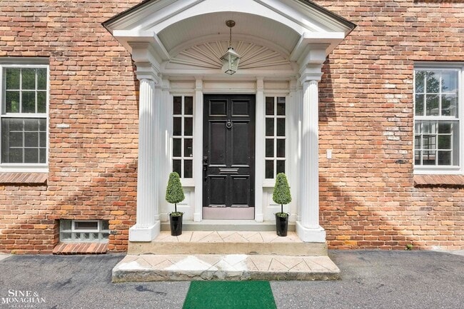 Building Photo - 276 Lewiston Rd