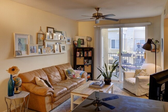 Foto del edificio - 1801 E Katella Ave