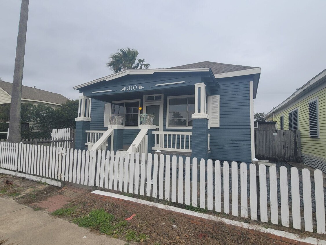810 Broadway Avenue J, Galveston, TX 77550 House Rental in Galveston