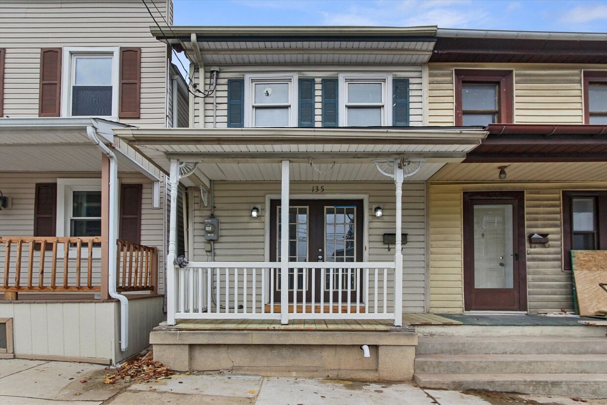 Primary Photo - Coming Soon - Spacious 3-bedroom home In M...