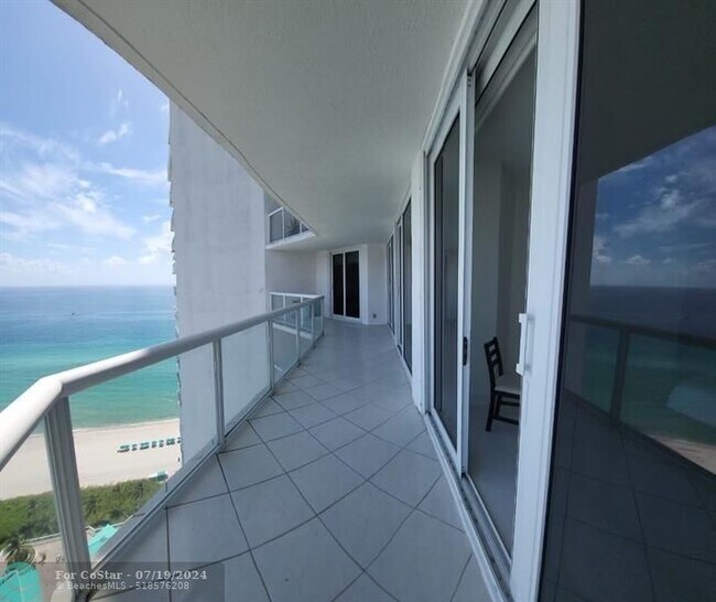 Foto del edificio - 16425 Collins Ave