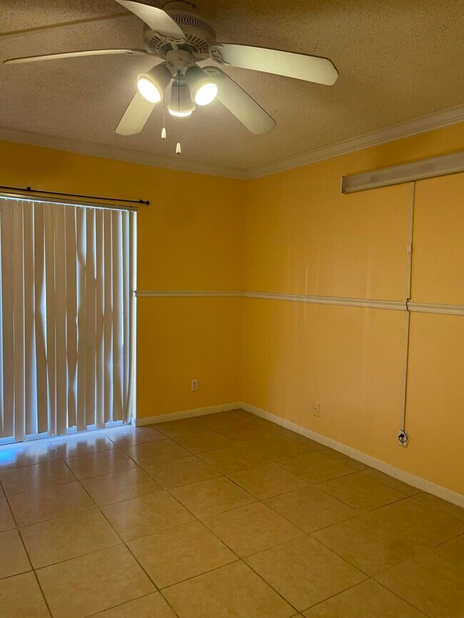 Foto del edificio - 632 NW 13th St