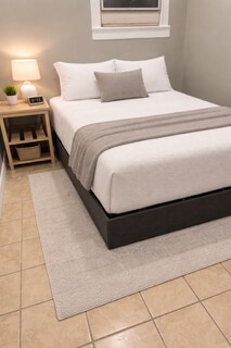 Dormitorio - 1029 Washington Ave