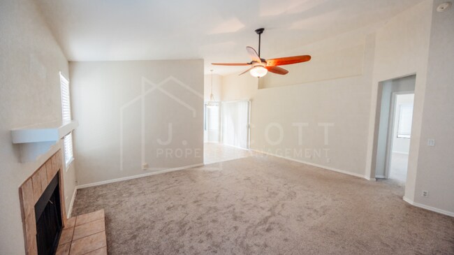 Building Photo - Charming Ahwatukee Home in Gated Community...