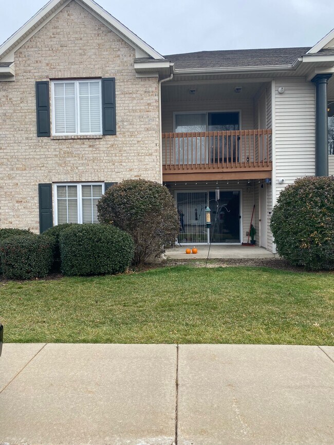 12265 S Crystal Waters Dr, Holland, MI 49424 Townhome Rentals in