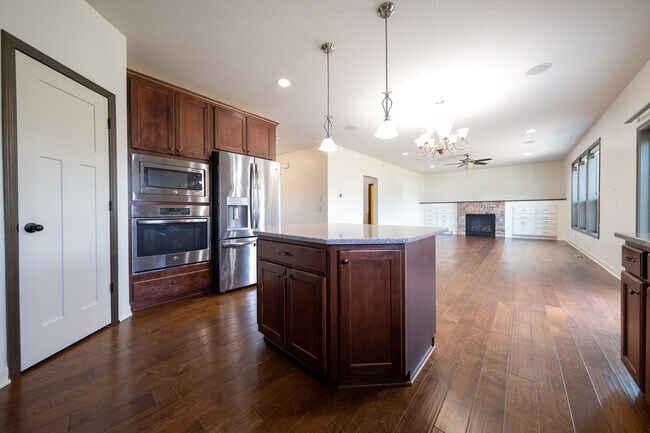 Foto del edificio - 6082 158th St W