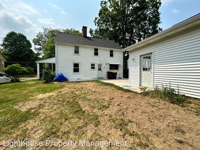 Building Photo - 4 br, 1.5 bath House - 346 N Marshall Ave