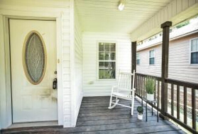 Building Photo - 1303 S 11th St