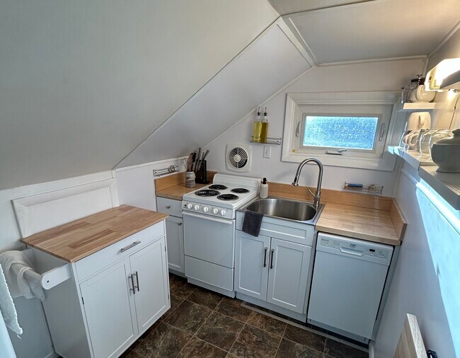 Foto del edificio - 686 Bloom Rd