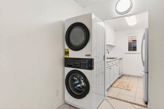 Building Photo - 500 SW 2nd Ave