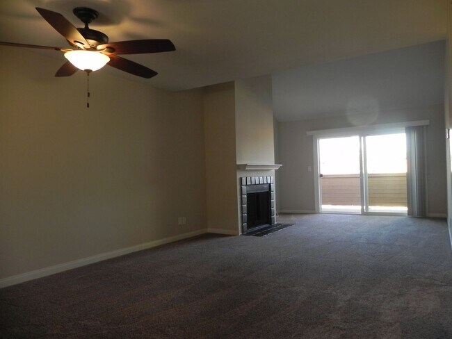 Foto del edificio - 2 Bedroom-2 Bathroom Single Story Condo; 2...