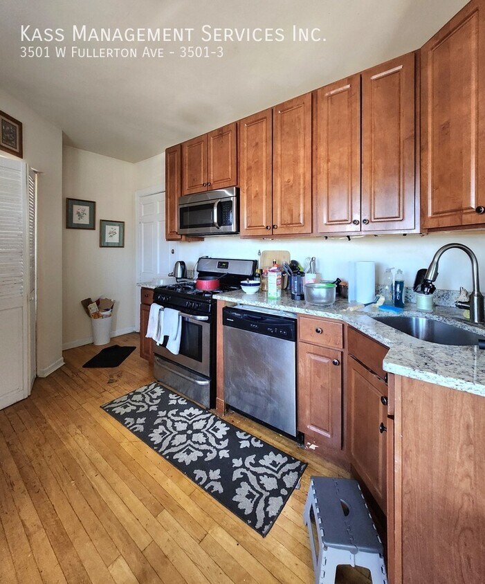 Primary Photo - Remodeled Logan Square 2 Bed, New Kit, SS,...