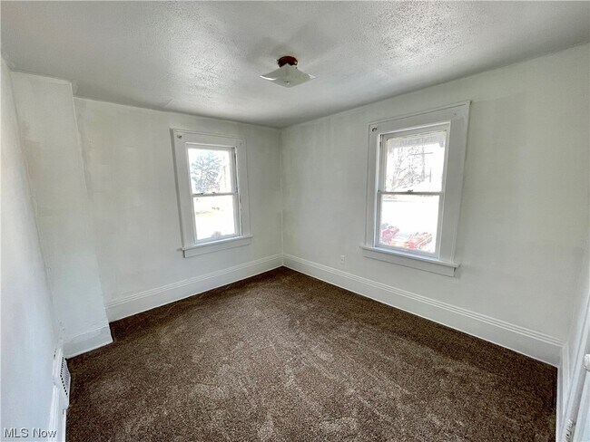 Building Photo - 940 Dayton St
