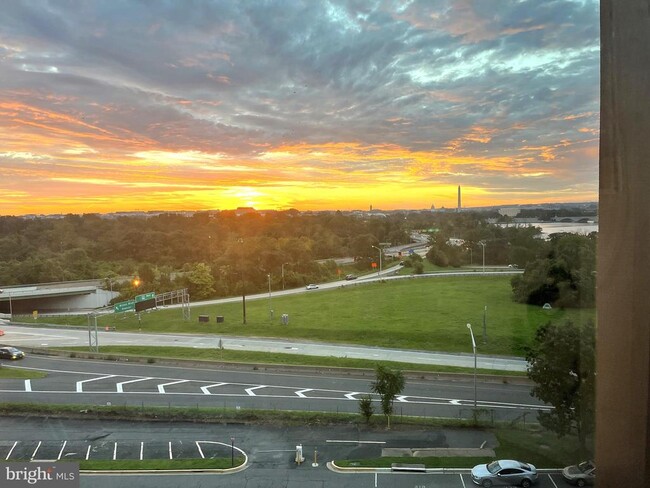 Foto del edificio - 1011 Arlington Blvd