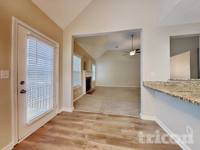 Foto del edificio - 2940 Emerald Springs Dr