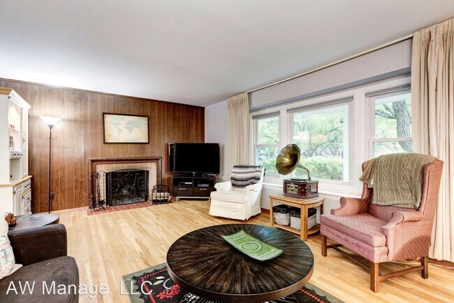 Building Photo - 4 br, 3.5 bath House - 12528 Montclair Drive