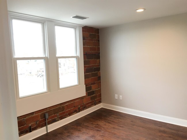 Building Photo - 932 9th Ave