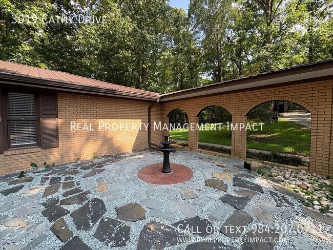 Building Photo - 3019 Cathy Dr