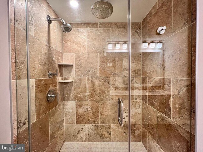 Foto del edificio - 4915 Hampden Ln