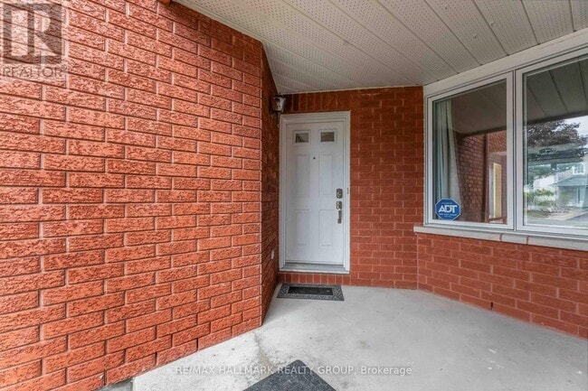 Photo du bâtiment - 4656 Ogilvie Walk Crescent