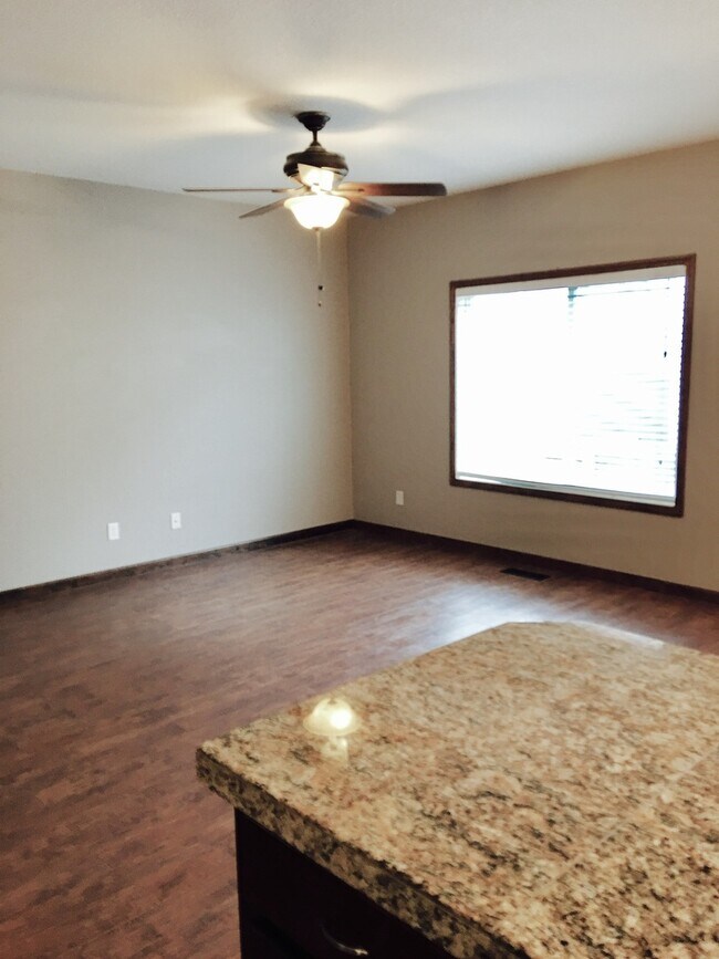 Building Photo - Spacious 4-Bedroom Home in Central Vancouv...