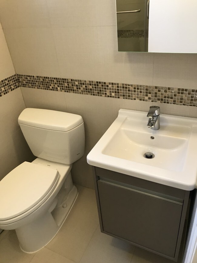 Building Photo - 2015 Homecrest Ave