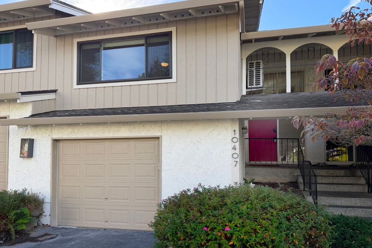 Primary Photo - 2Bd/1.75Ba Kirkland Townhouse