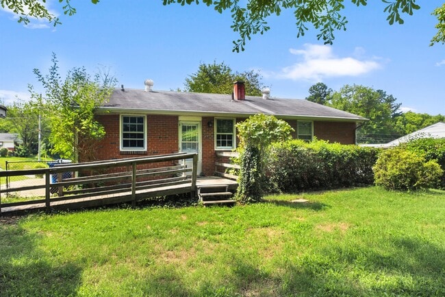 Building Photo - 819 Hadley Rd