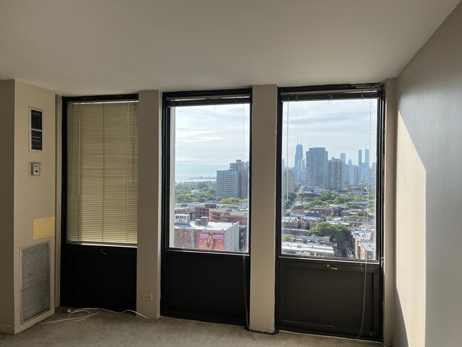 Building Photo - 444 W Fullerton Pky