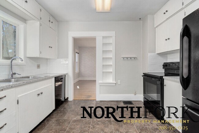 Foto del edificio - North End Home Available 3/1