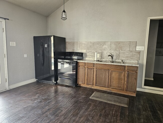 Foto del edificio - 1909 Brunson Ave