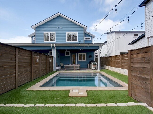 Foto del edificio - 1411 Cometa St