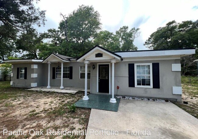 Building Photo - 4 br, 2 bath House - 8144 Merivale Rd
