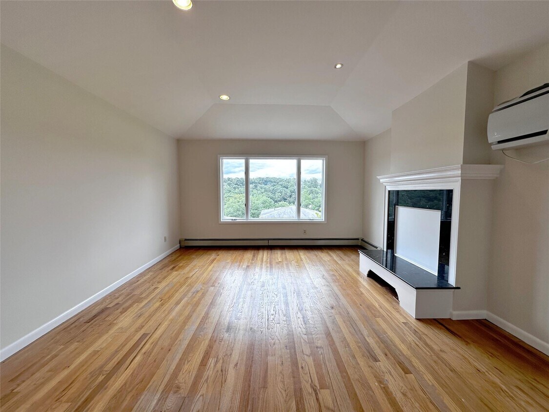 Primary Photo - 150 Bennett Ave