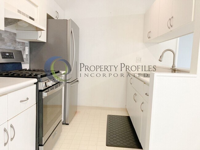 Foto del edificio - Palm Court - 2 bd/2 ba with 2 parking - up...