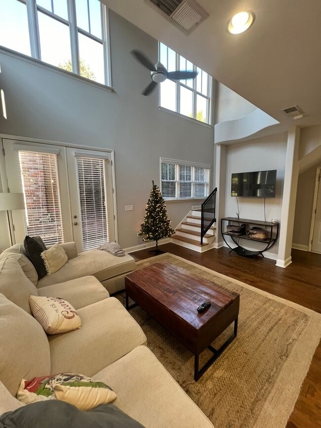 Building Photo - Awesome Urban Lofts Unit Available for Pre...