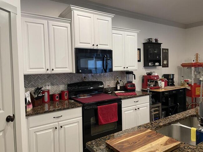 Building Photo - 1227 SilverCrest Dr